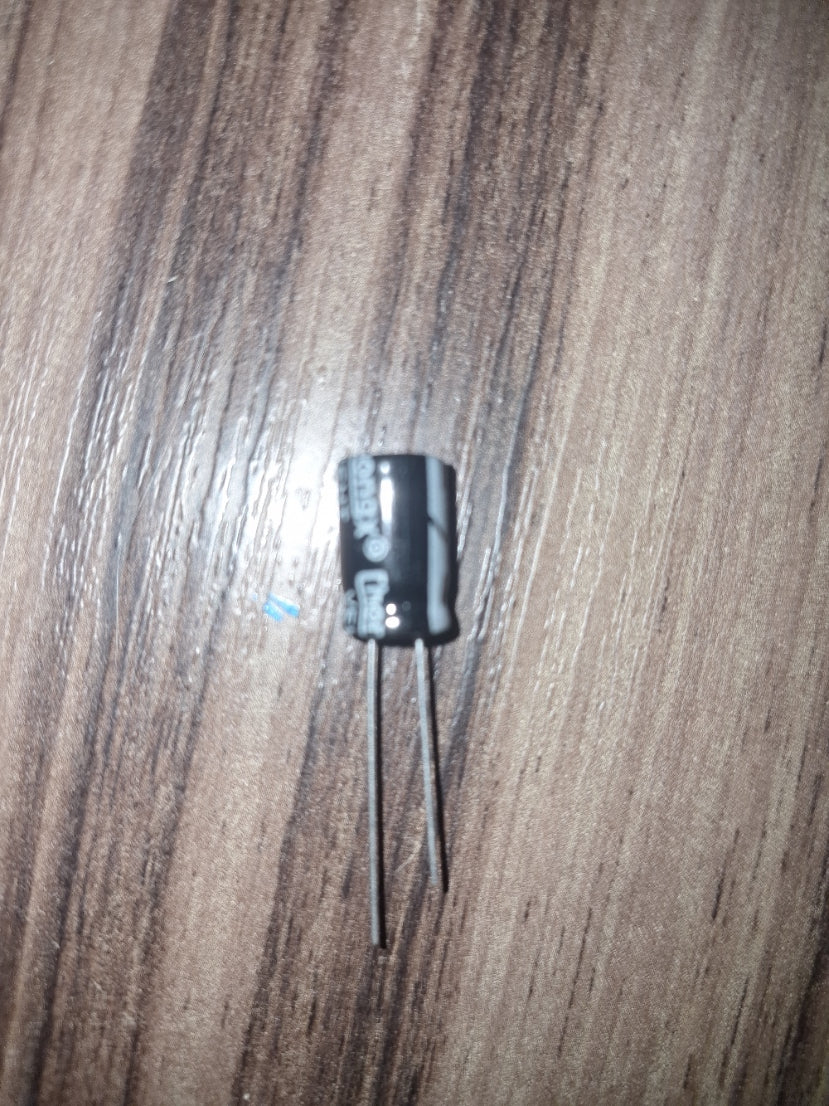 Capacitor eletrolítico 100uF 50V