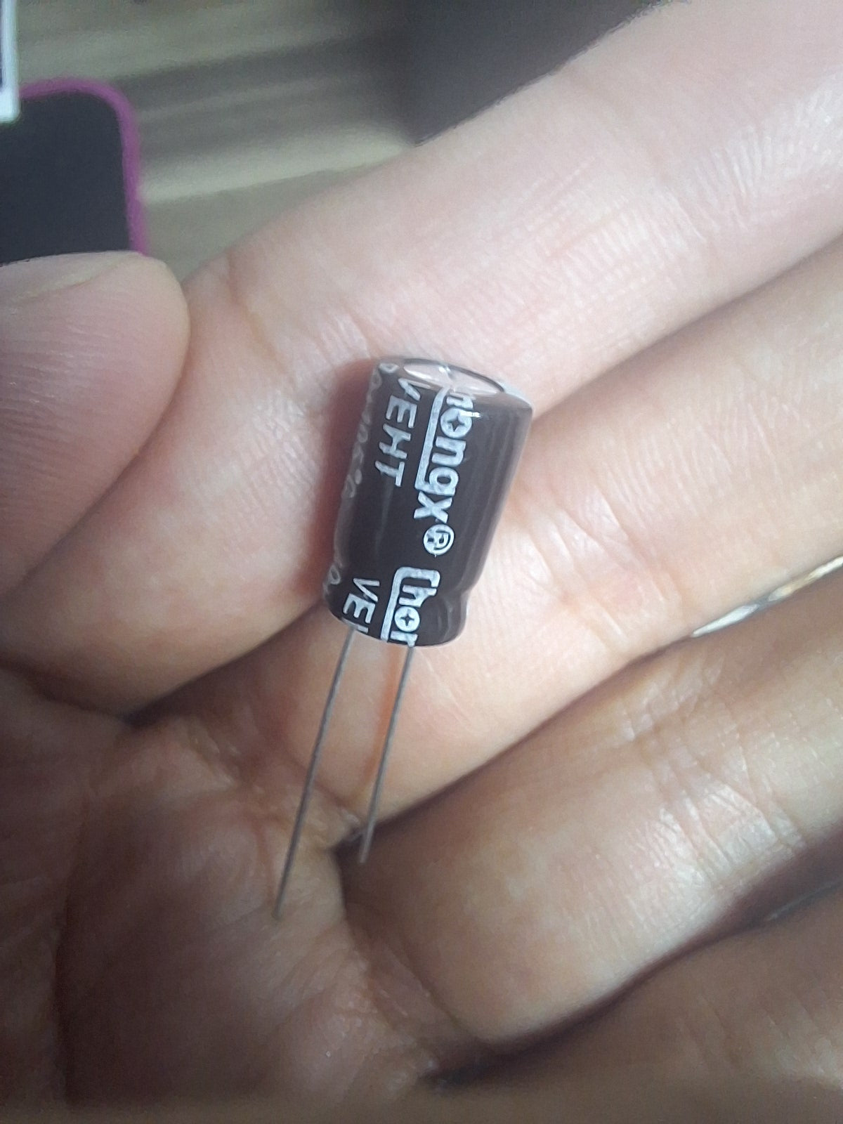 Capacitor eletrolítico 100uF 50V